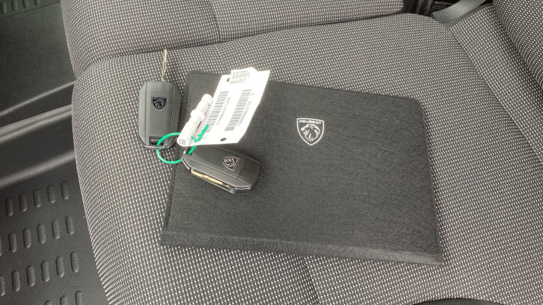 Peugeot Partner Long Diesel 1.5 BlueHDi 100 Professional Plus Van